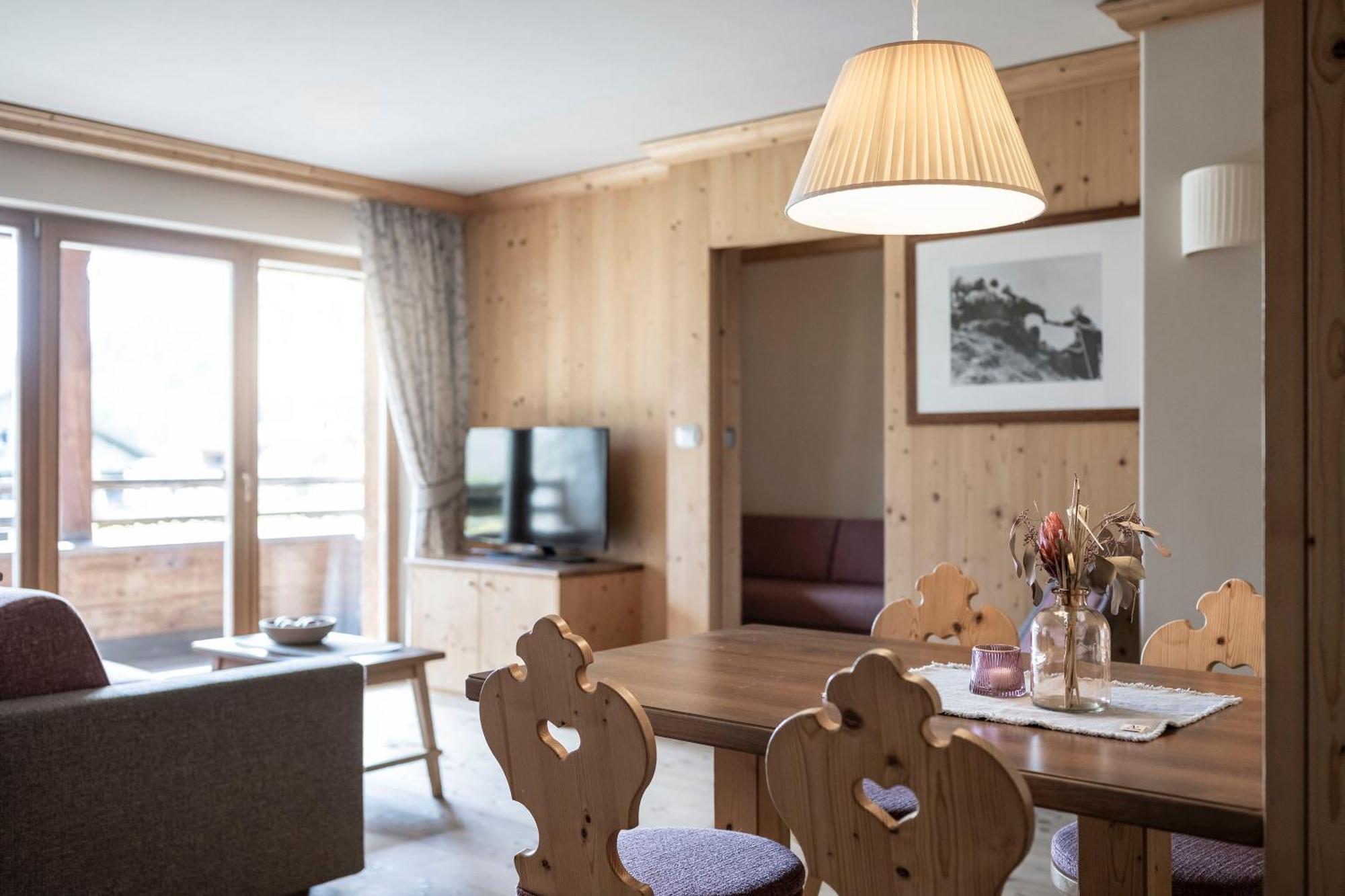 Post Alpina - Family Mountain Chalets Сан Кандидо Екстериор снимка